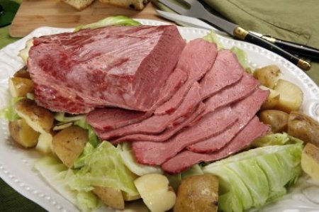 Platter of corned beef and cabbage.