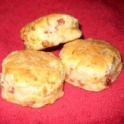 3 biscuits with ham