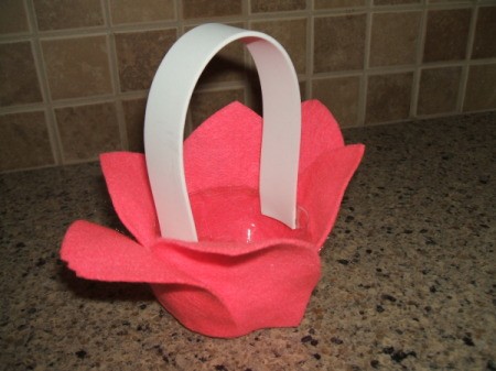 Tulip Favor Cup - A finished Tulip Favor Cup