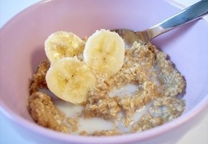 Oatmeal with bananas for hungry teens