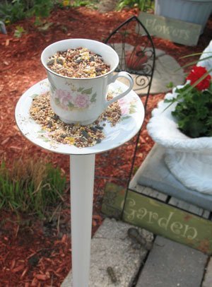 Tea cup bird feeder