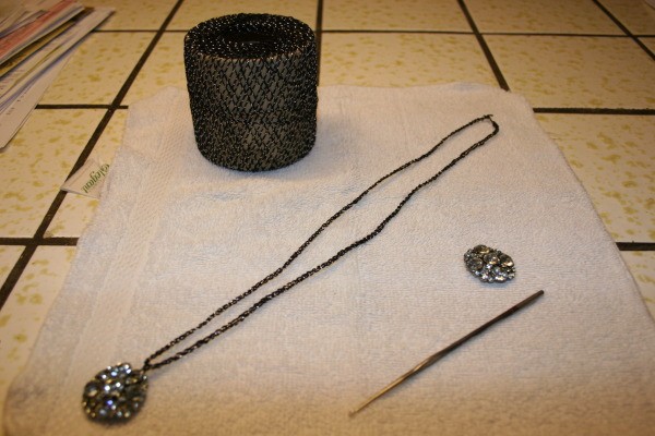 button crochet necklace supplies