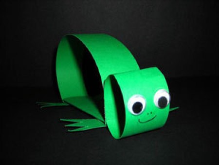 Paper Strip Turtle - green strip turtle with googly eyes