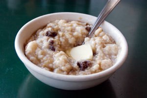 A bowl of oatmeal.