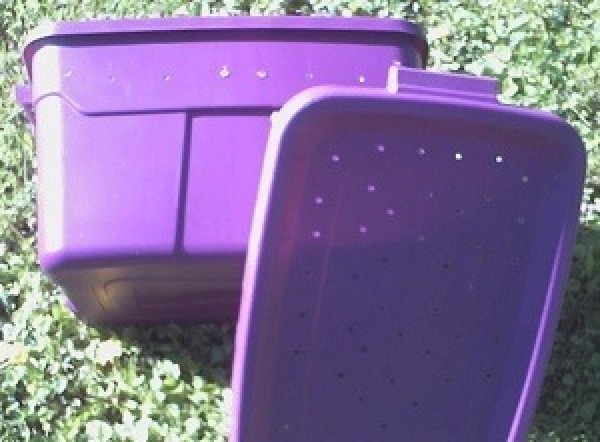 Photo of a pet carrier made from a plastic tub.