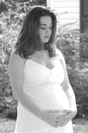 Black and white photo of expectant mother.