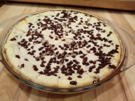 Cheesecake in pie pan.