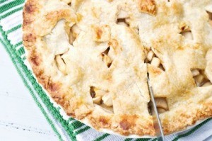 A photo of an apple pie.