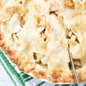 A photo of an apple pie.