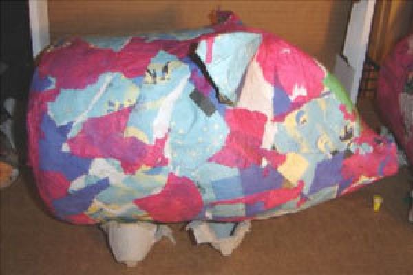 Sideview of single pig.