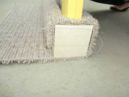 Attaching carpet to the cat scratching post.