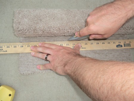 Trimming carpet for the cat scratching post.