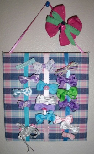 Hanging hair bow board.