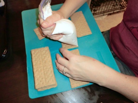 Tiny Graham Cracker Houses
