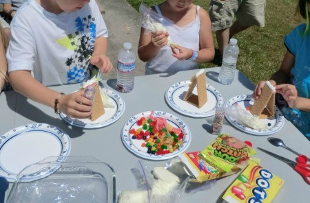 Tiny Graham Cracker Houses