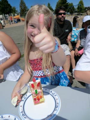 Tiny Graham Cracker Houses