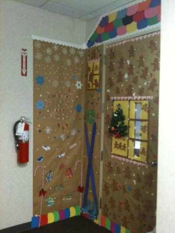 Christmas Decorating Ideas for Office Door | ThriftyFun