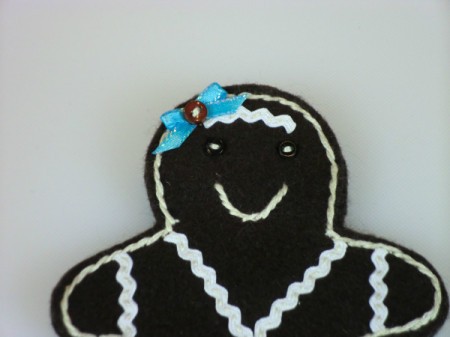 bow on gingerbread woman