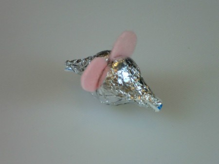 glue the Kisses together