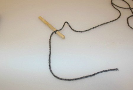 tie yarn onto dowel