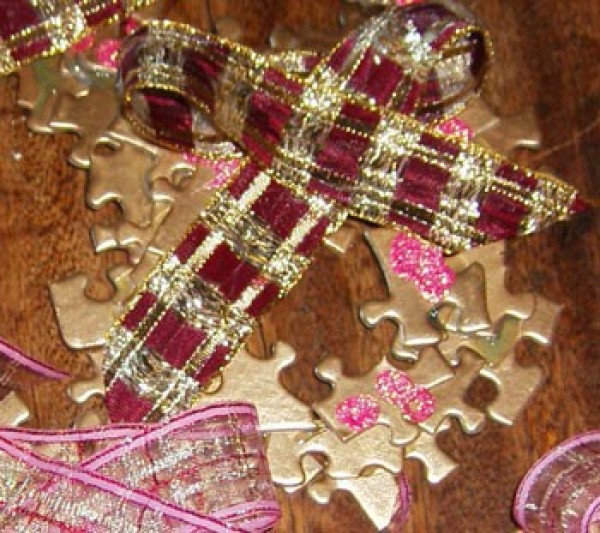 Puzzle ornament closeup.