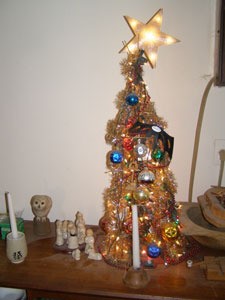 Tomato cage tabletop Christmas tree.