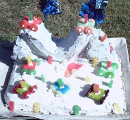 Skakeboarding ramp cake.