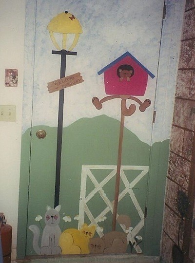 Birdhouse and lamp post.