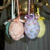 Hanging eggs in other colors.