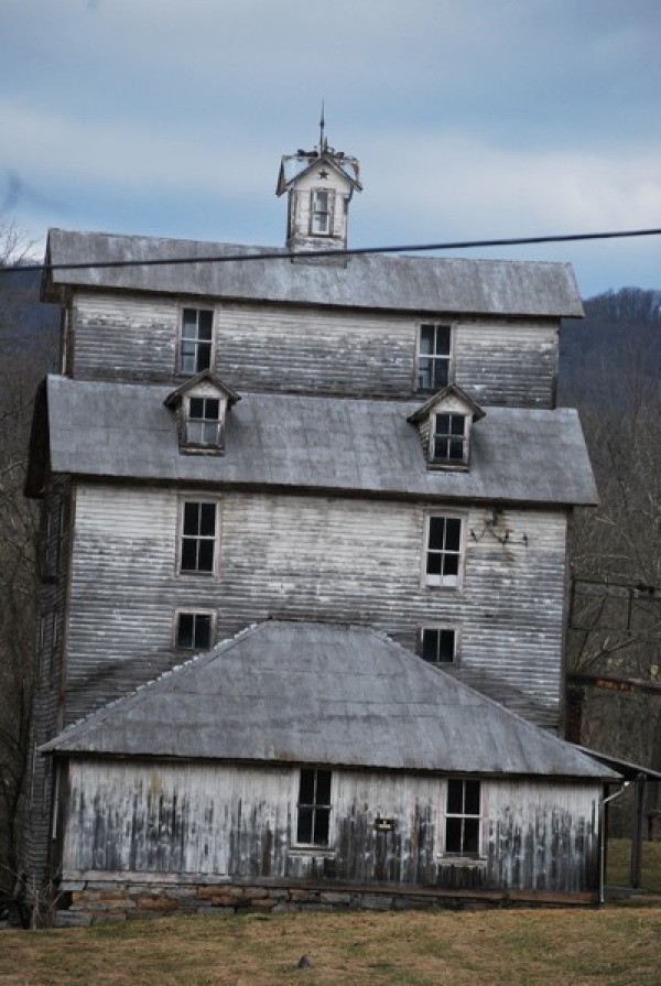 An old plantation building in Virginia.