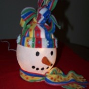 side view of ivy bowl snowman showing the nose in profile