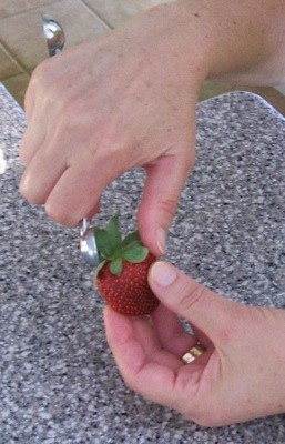 hulling strawberry