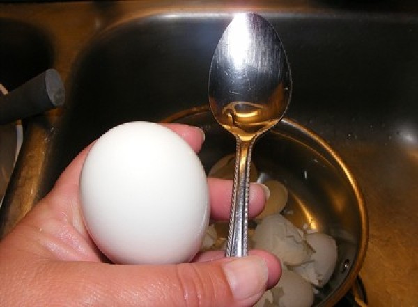Peeling Eggs
