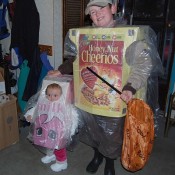 A mom and child dressed as Cheerios and milk.