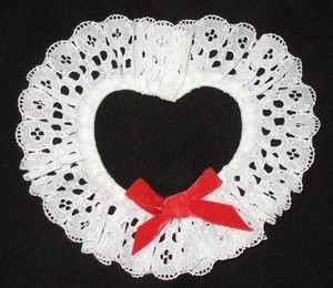 A lacy heart from white doilies, for a napkin rings.