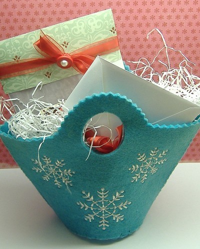 felt gift basket with cocoa