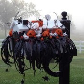 A decorated mailbox for Hallween.