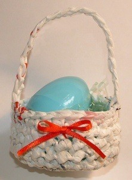 An Easter basket made from plarn.