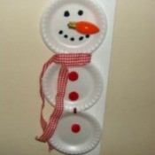 foam plate snowman with light bulb nose