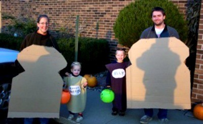 family dresses as sandwiches