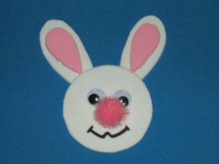 Bunny magnet with pink pom pom nose.