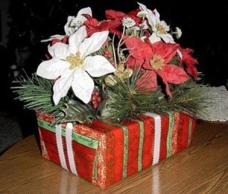 An easy recycled Christmas centerpiece.