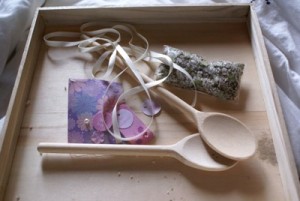 Spoons on wooden tray.