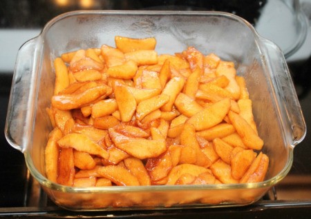 apples in pan