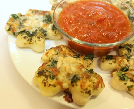 pizzas with marinarasauce