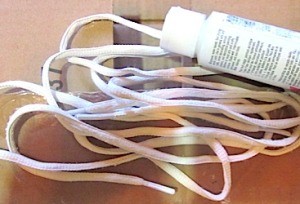 Whiten your Shoelaces with Paint