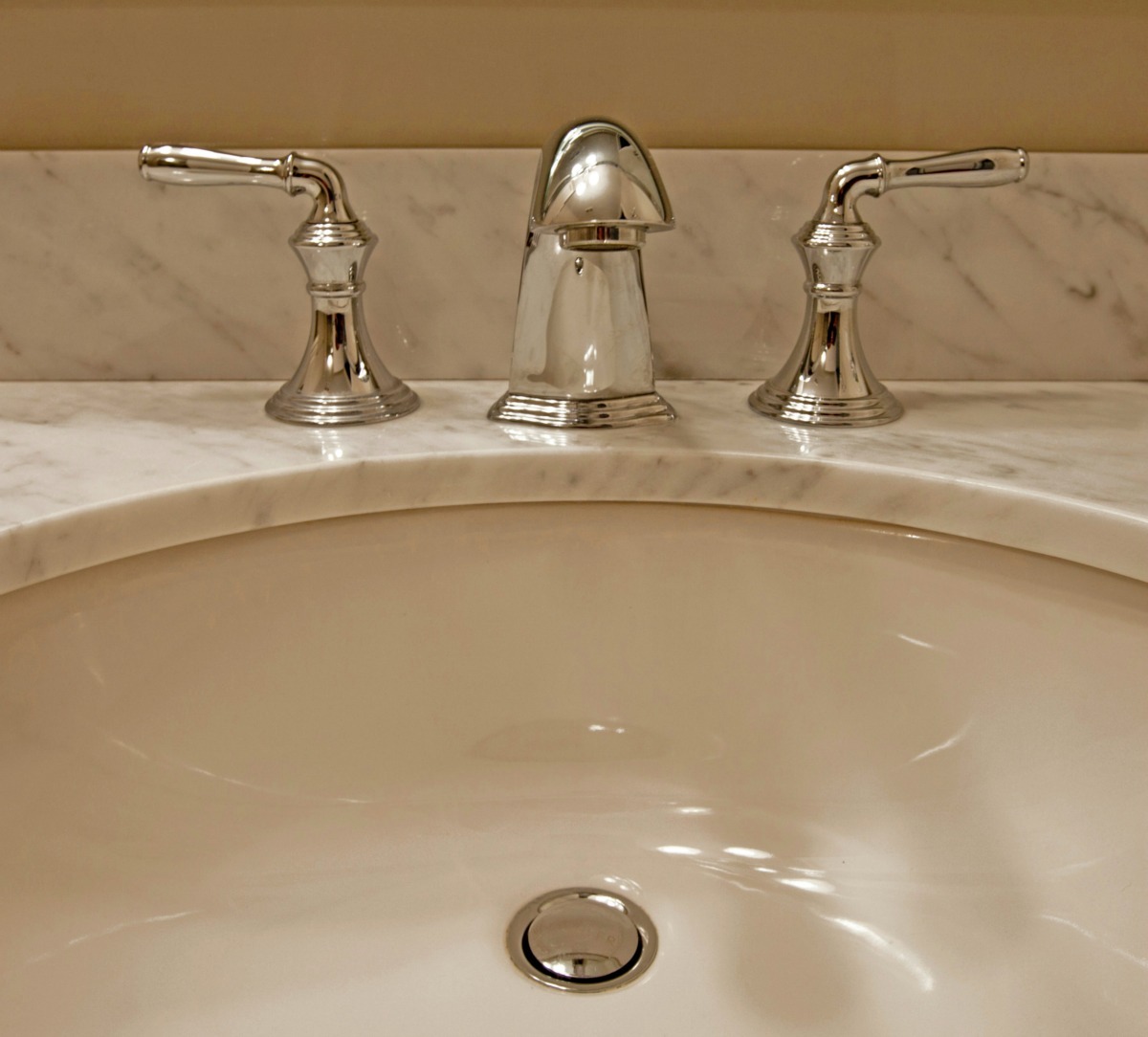 how to clean porcelain bathroom sink