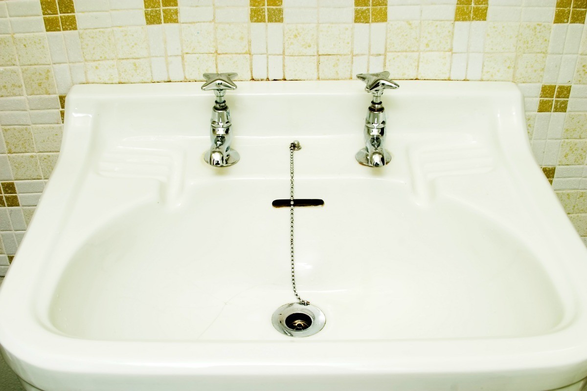 Repairing Worn Porcelain Sinks and Bathtubs? ThriftyFun