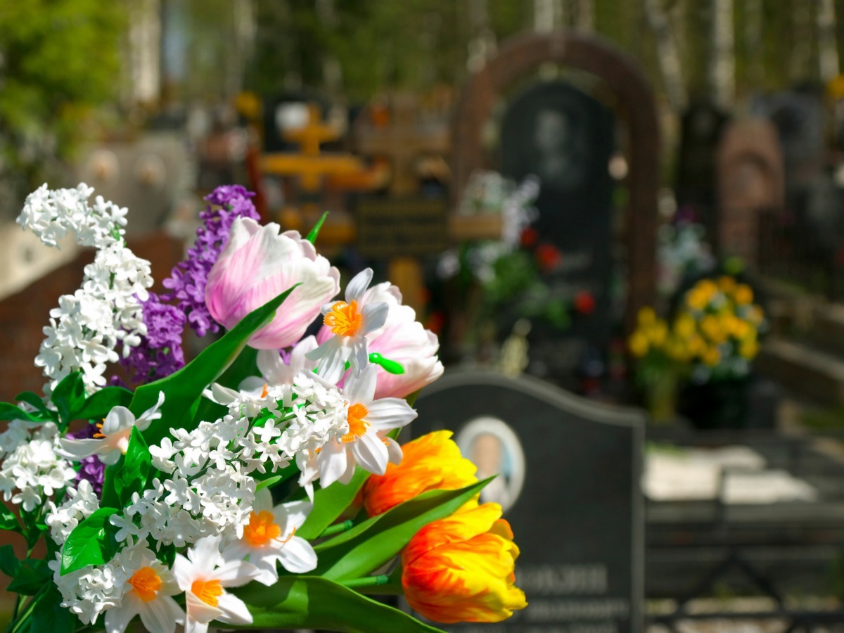 Making Grave Site Floral Arrangements | ThriftyFun