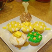Cupcakes made to look like corn on the cob, mashed potatoes and peas.
